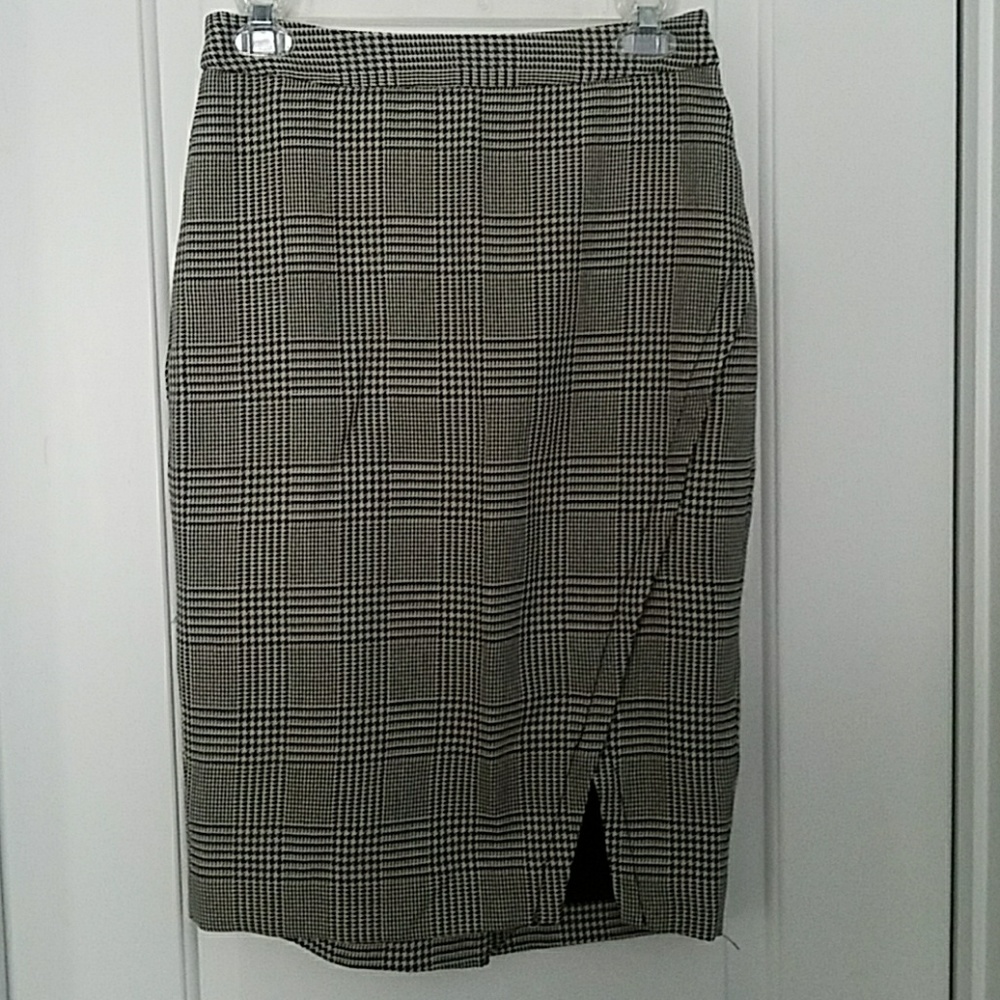 Houndstooth pencil skirt